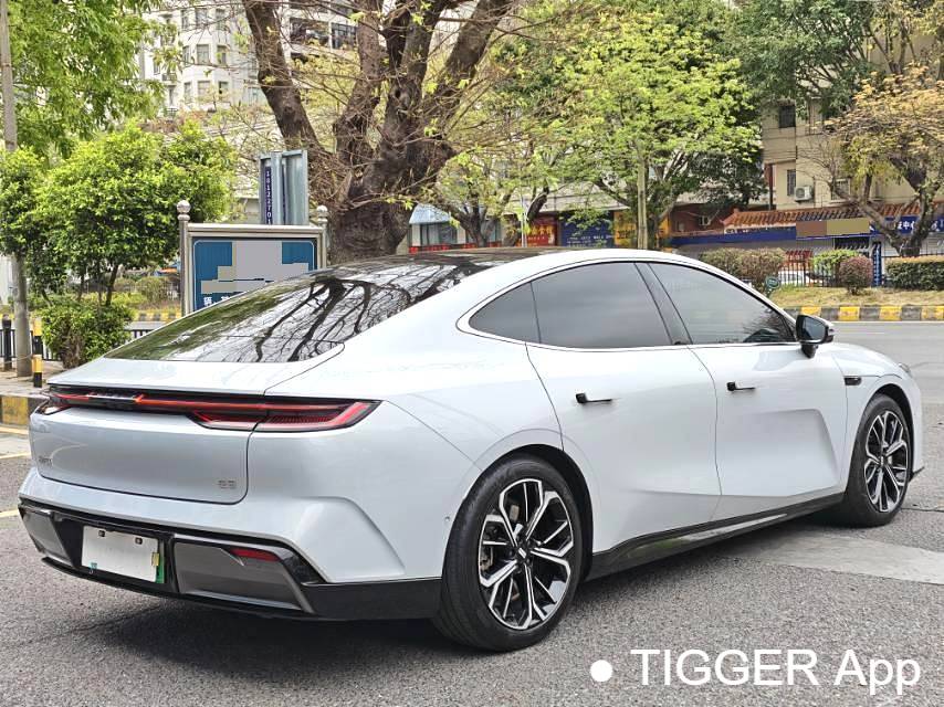 GALAXY 2025 E8 700km long-distance intelligent driving version