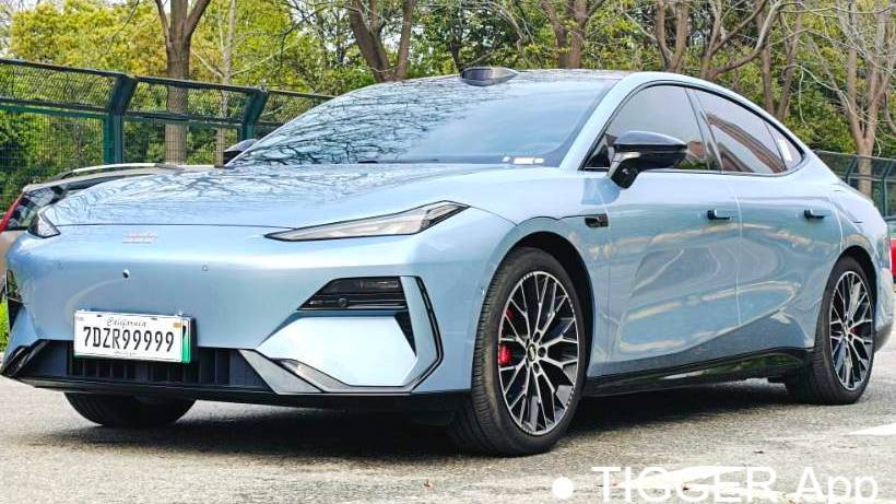 GALAXY 2025 E8 620km 4WD Starship LiDAR Intelligent Driving Edition