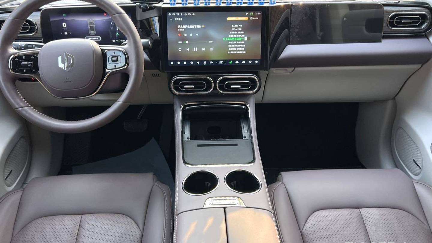 LEAP 2023 C11 Extended Range 300 Smart Edition