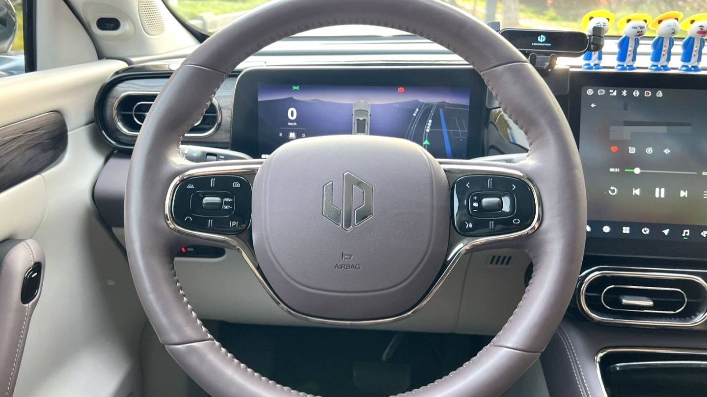 LEAP 2023 C11 Extended Range 300 Smart Edition