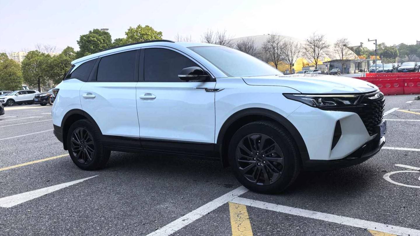 AEOLUS 2023 AX7 Mach version 1.5T DCT DF41