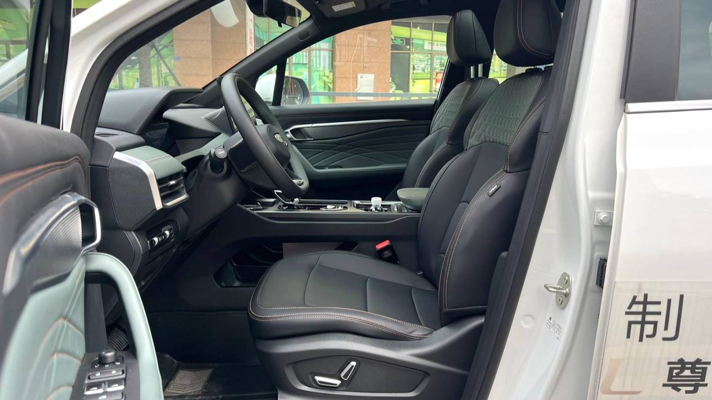 Geely 2024 Okavango 2.0T DCT flagship model