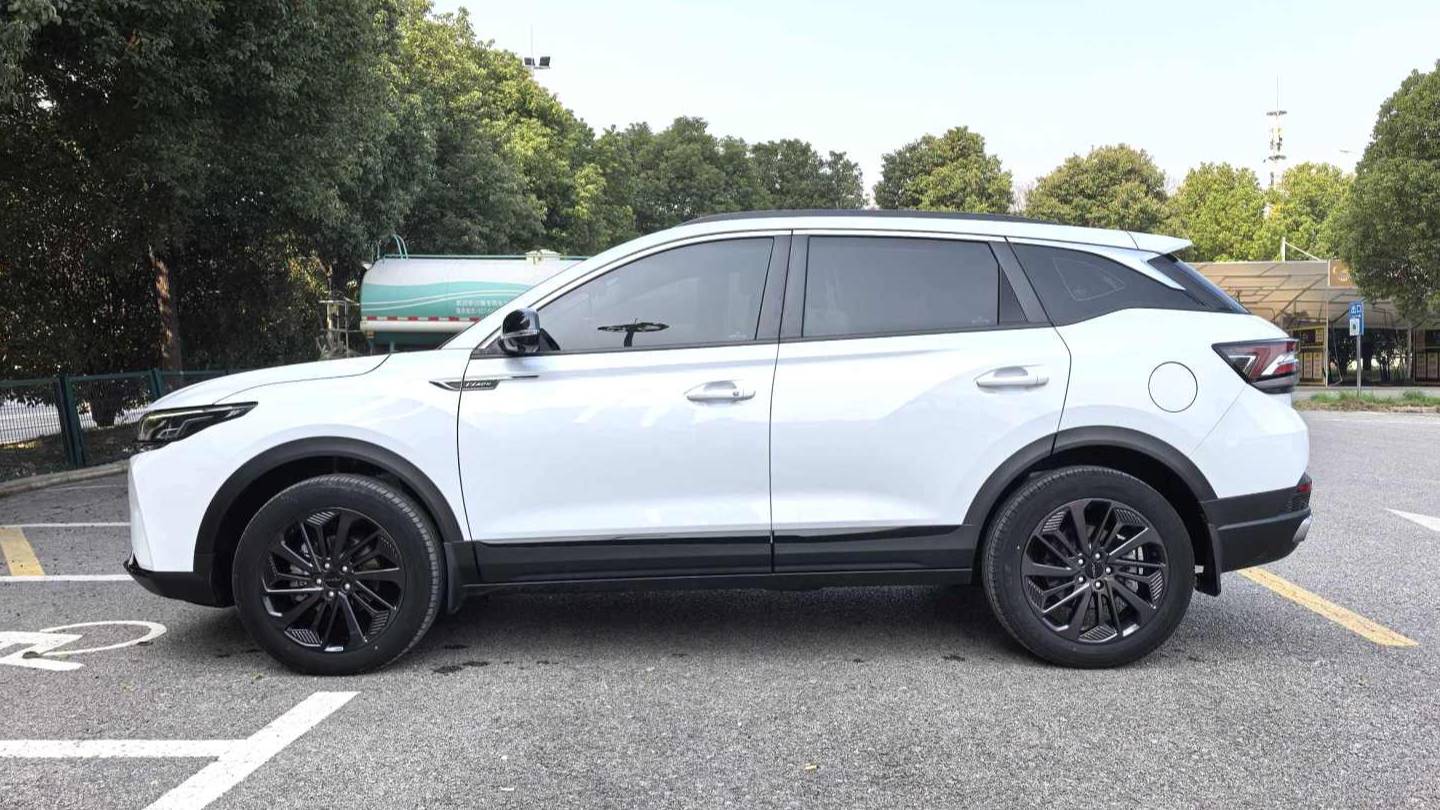 AEOLUS 2023 AX7 Mach version 1.5T DCT DF41