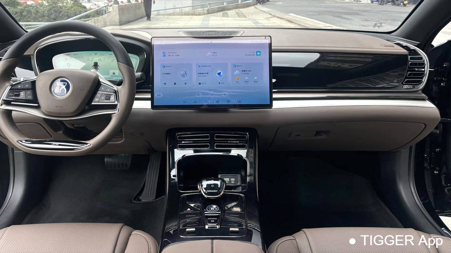 BYD 2023 HAN DM-i Champion 121KM Prestige Edition