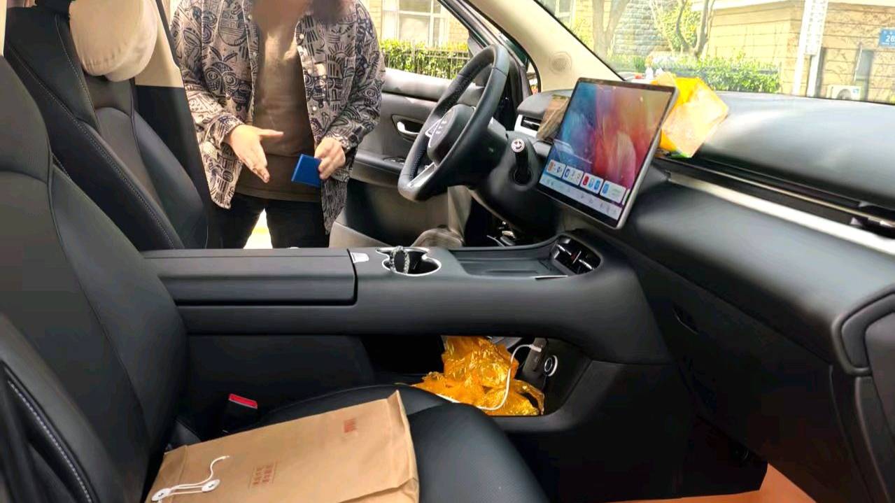 LanDian 2025 E5 PLUS 165km Long Range Enjoyment Edition 7-seater