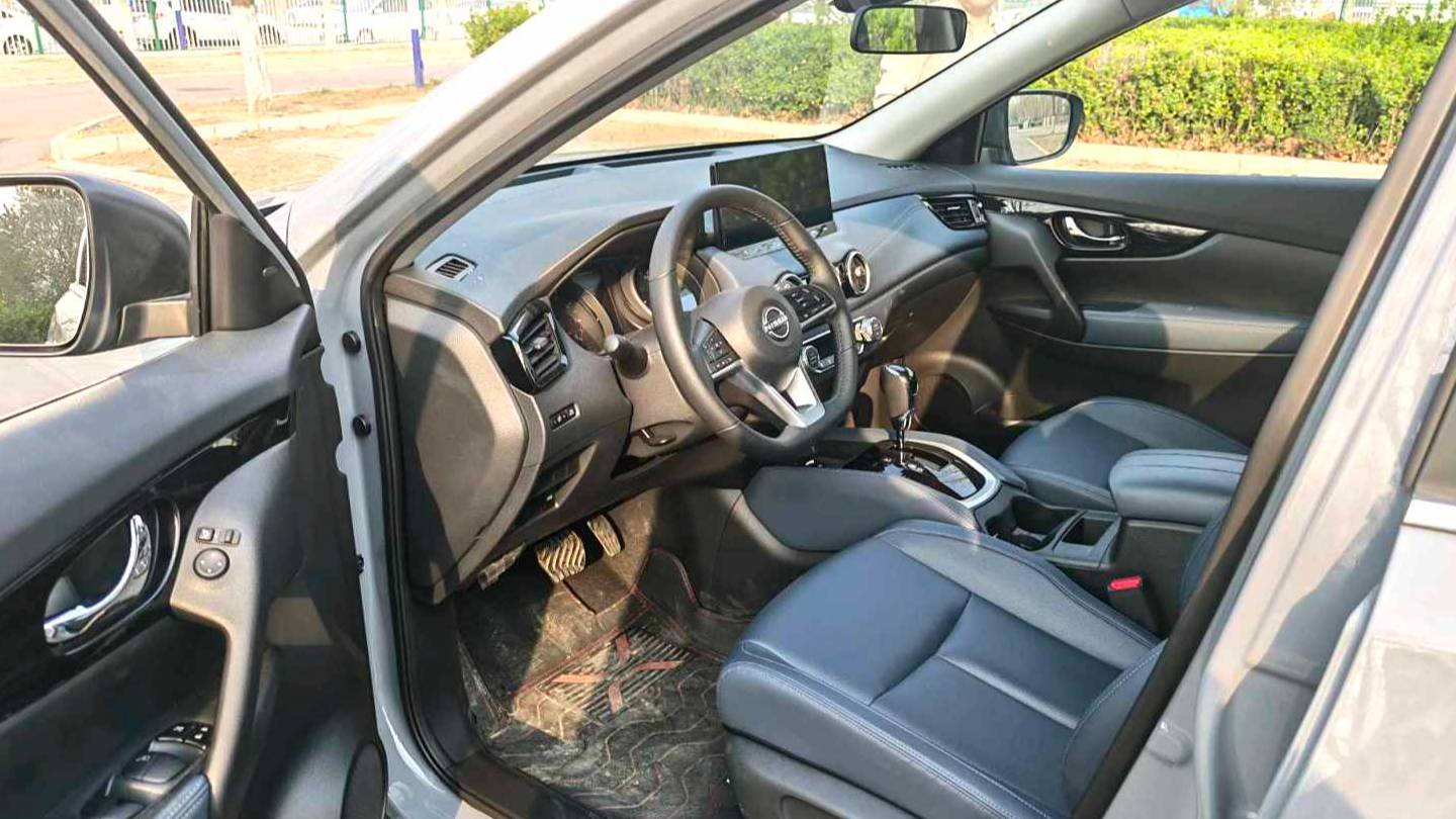 NISSAN 2025 X-TRAIL Honor 2.0L Two-Wheel Drive Leading Edition