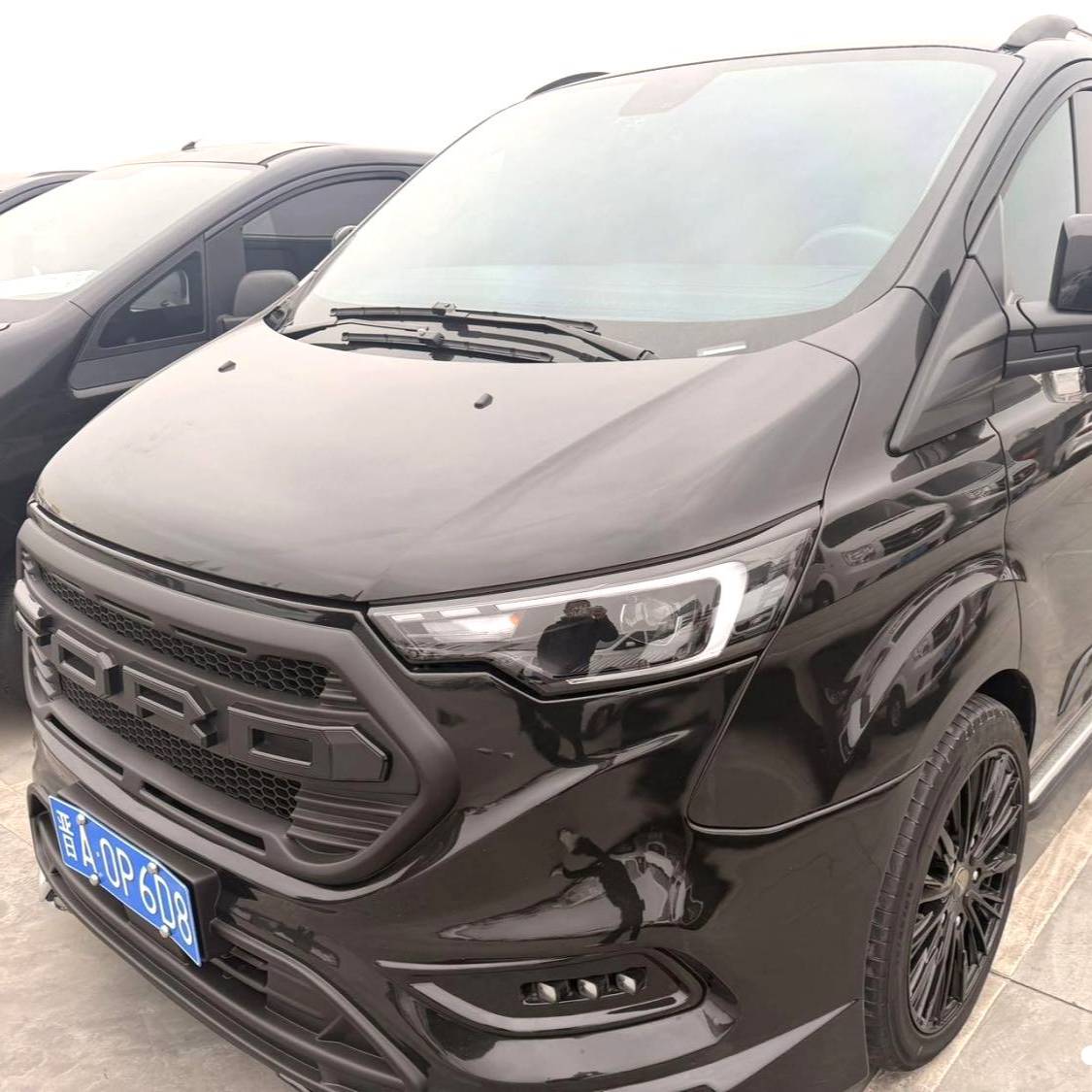 Ford 2023 Tourneo Custom 2.0T Automatic Prestige Edition سيارة مستعملة