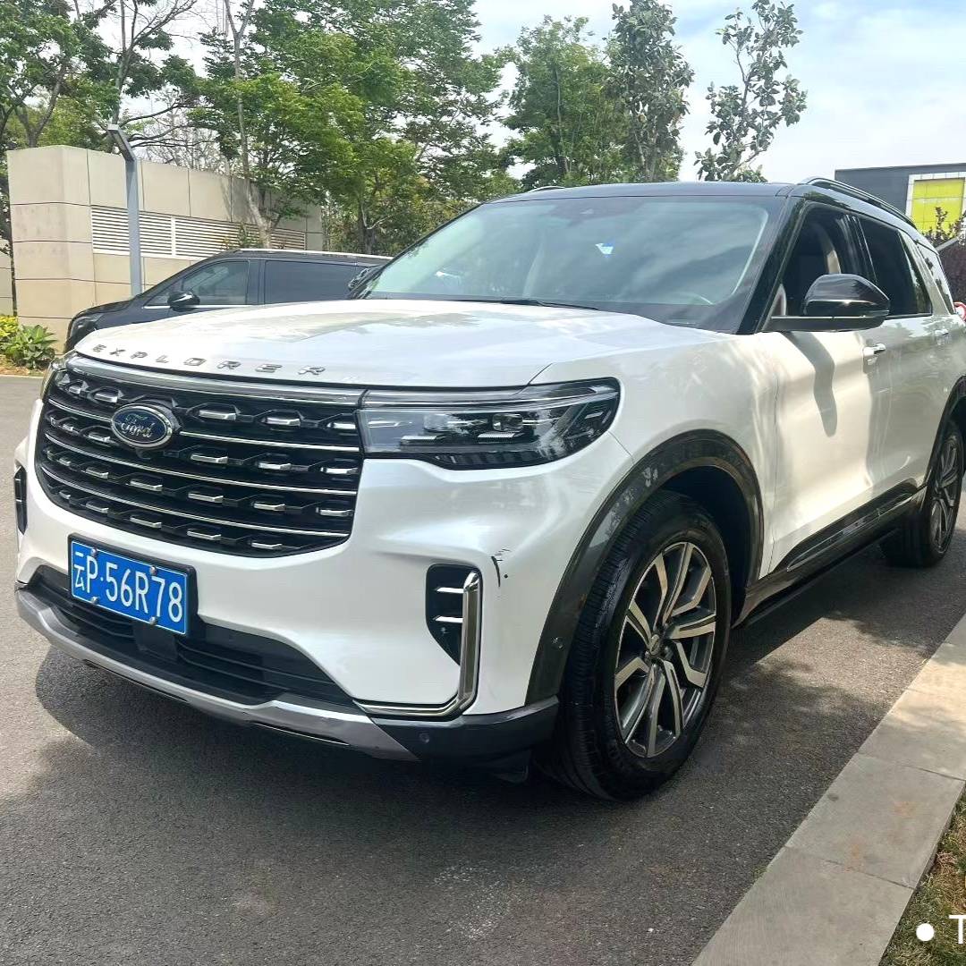 Ford 2023 ‌Explorer EcoBoost 285 four-wheel drive titanium version 7-seater سيارة مستعملة