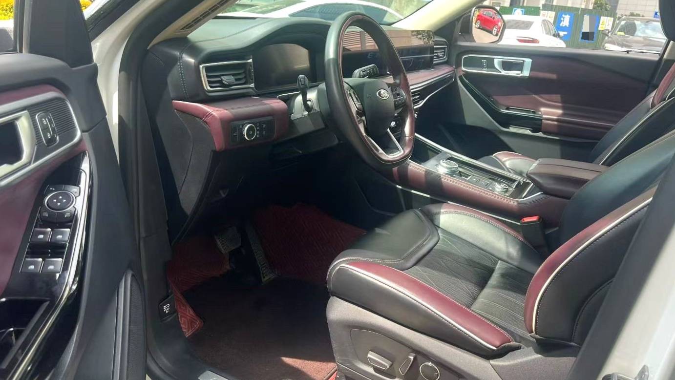 Ford 2023 ‌Explorer EcoBoost 285 four-wheel drive titanium version 7-seater