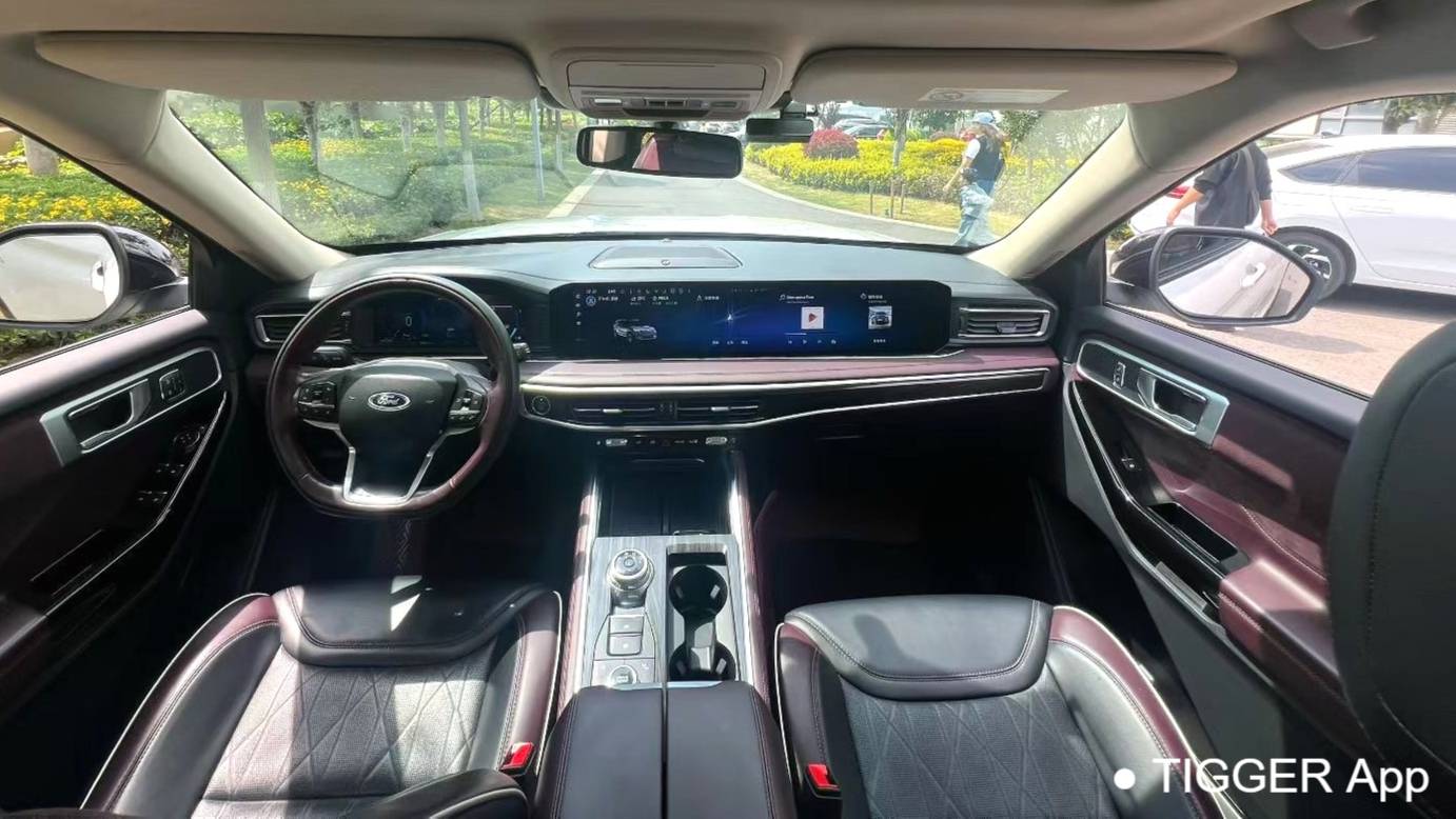 Ford 2023 ‌Explorer EcoBoost 285 four-wheel drive titanium version 7-seater