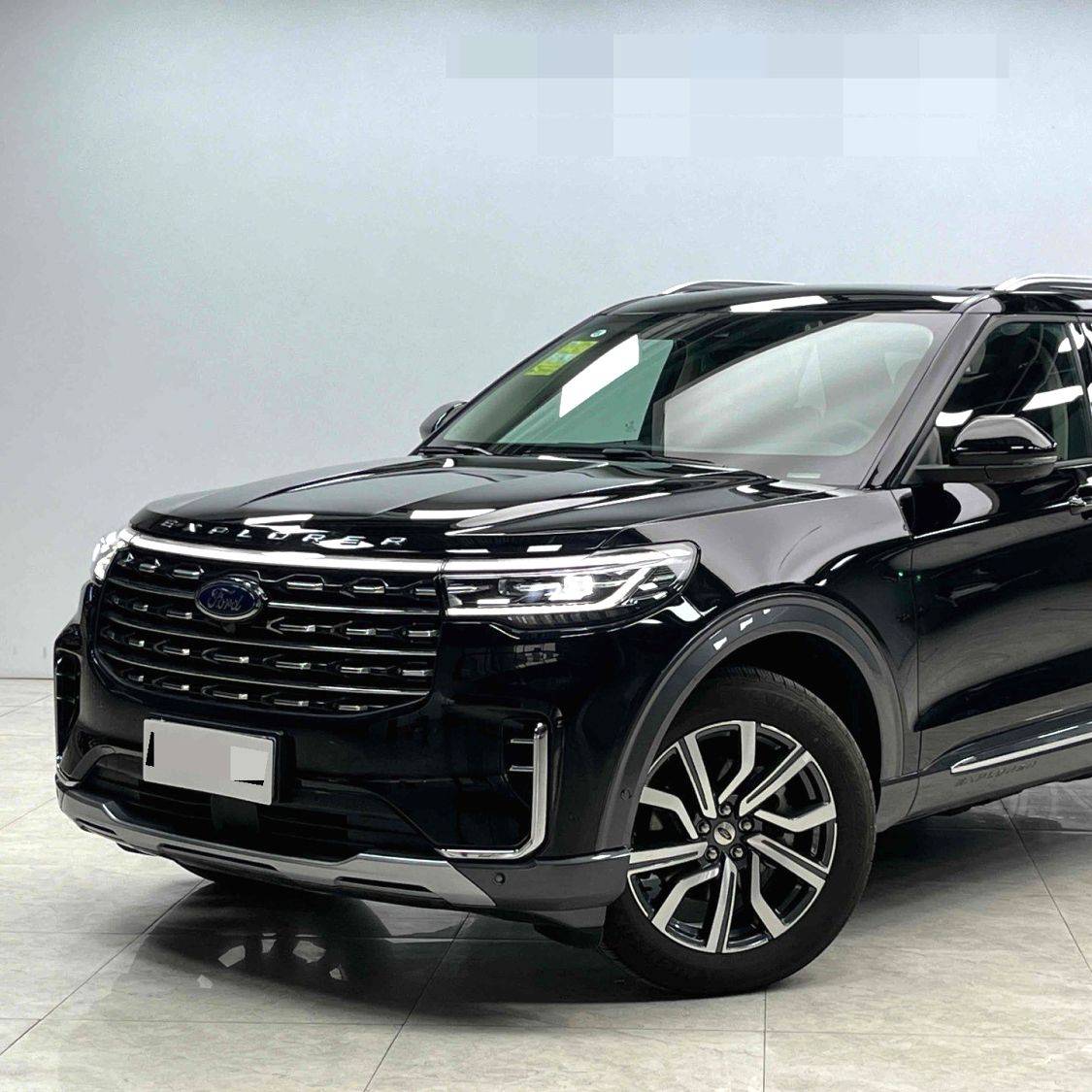 Ford 2023 ‌Explorer EcoBoost 285 four-wheel drive titanium version 6-seater سيارة مستعملة