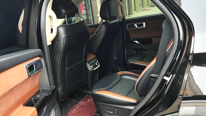 Ford 2023 ‌Explorer EcoBoost 285 four-wheel drive titanium version 6-seater