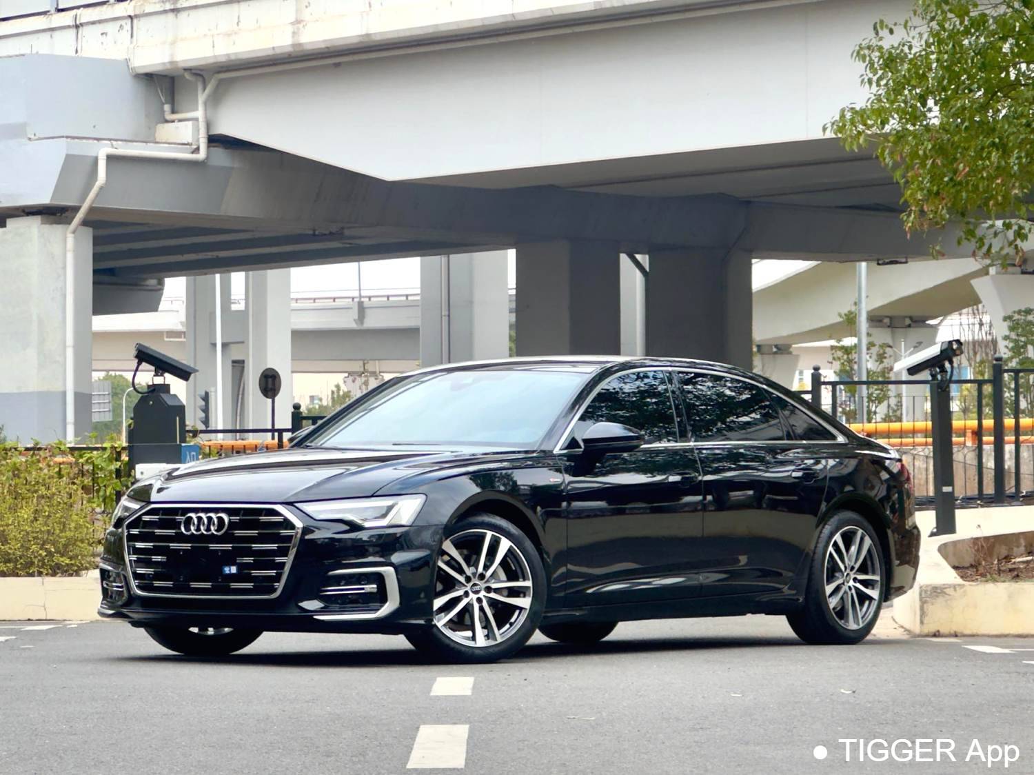 Audi 2023 A6L 40 TFSI Luxury Dynamic Model