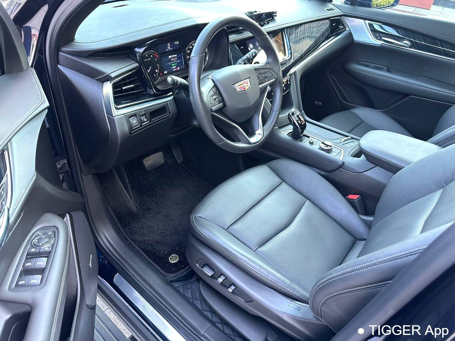 Подержанный CADILLAC 2022 XT6 2.0T Six seater 4WD Luxury 120th Anniversary Limited Edition