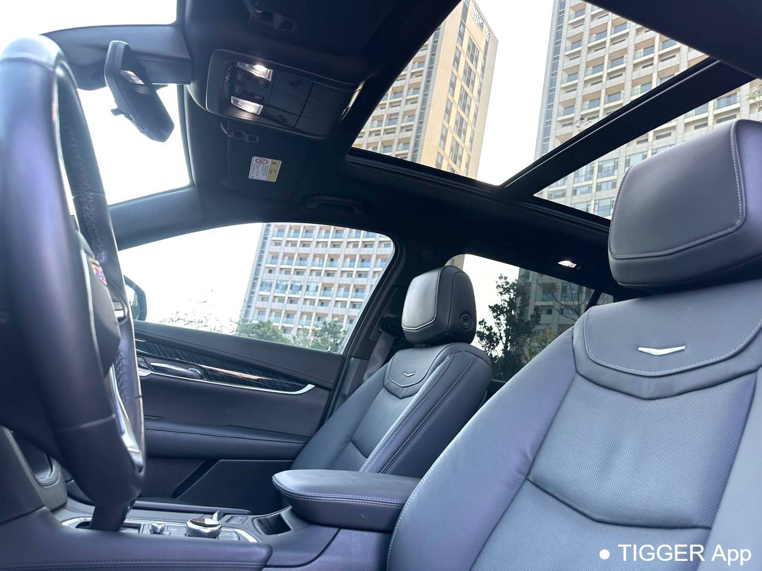 Подержанный CADILLAC 2022 XT6 2.0T Six seater 4WD Luxury 120th Anniversary Limited Edition