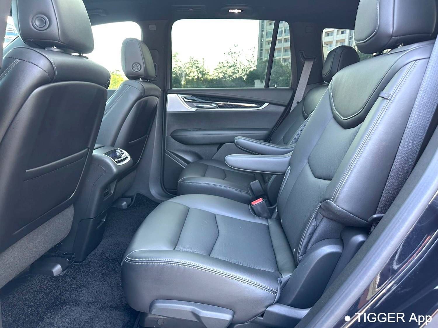 Подержанный CADILLAC 2022 XT6 2.0T Six seater 4WD Luxury 120th Anniversary Limited Edition