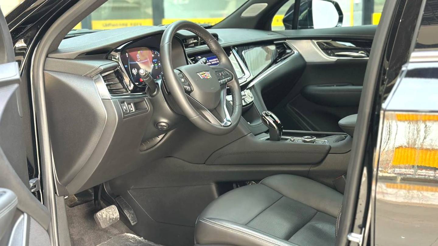 CADILLAC 2025 XT6 2.0T Six seater 4WD Luxury Executive Classic Edition
