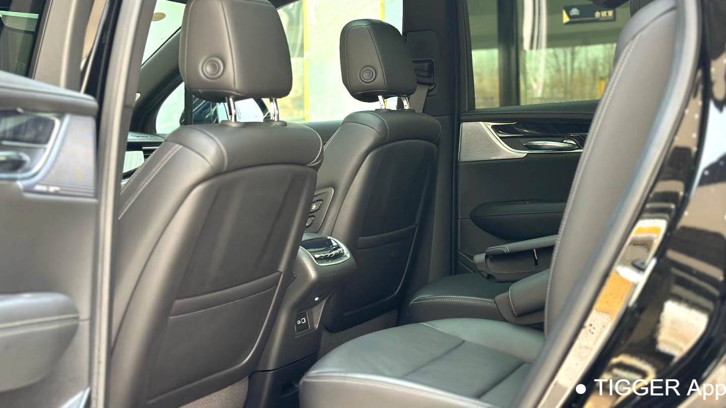 CADILLAC 2025 XT6 2.0T Six seater 4WD Luxury Executive Classic Edition