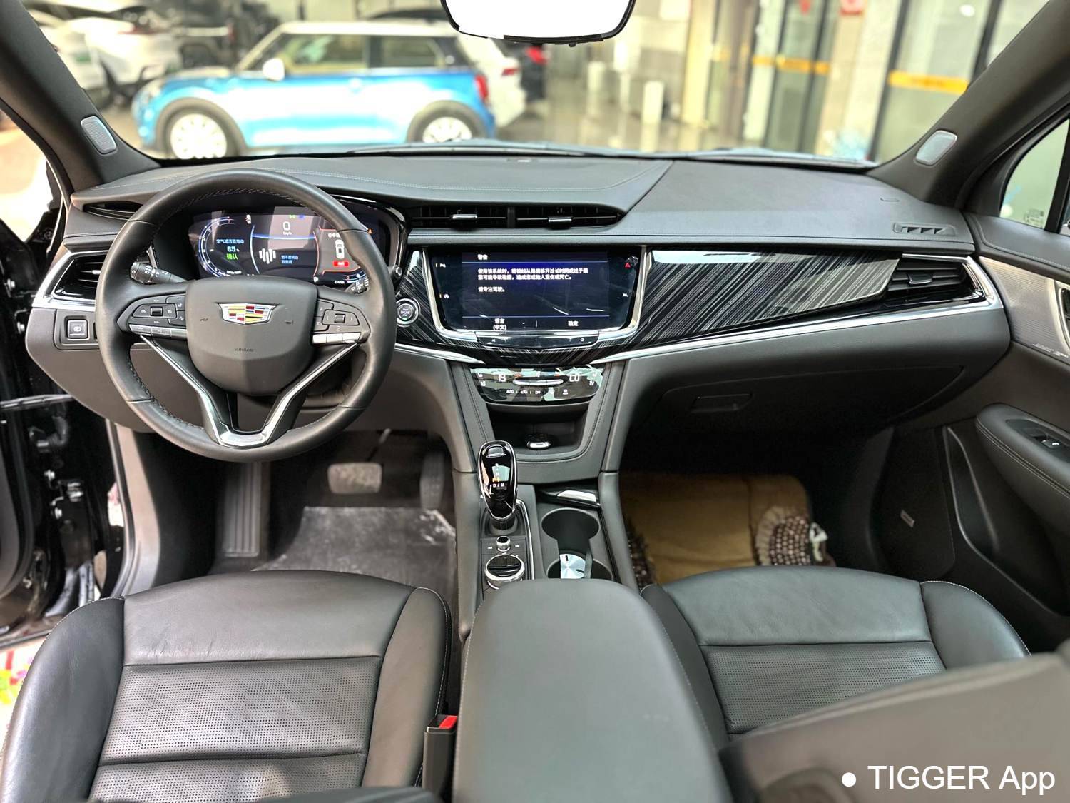 Подержанный CADILLAC 2025 XT6 2.0T Six seater 4WD Luxury Executive Classic Edition
