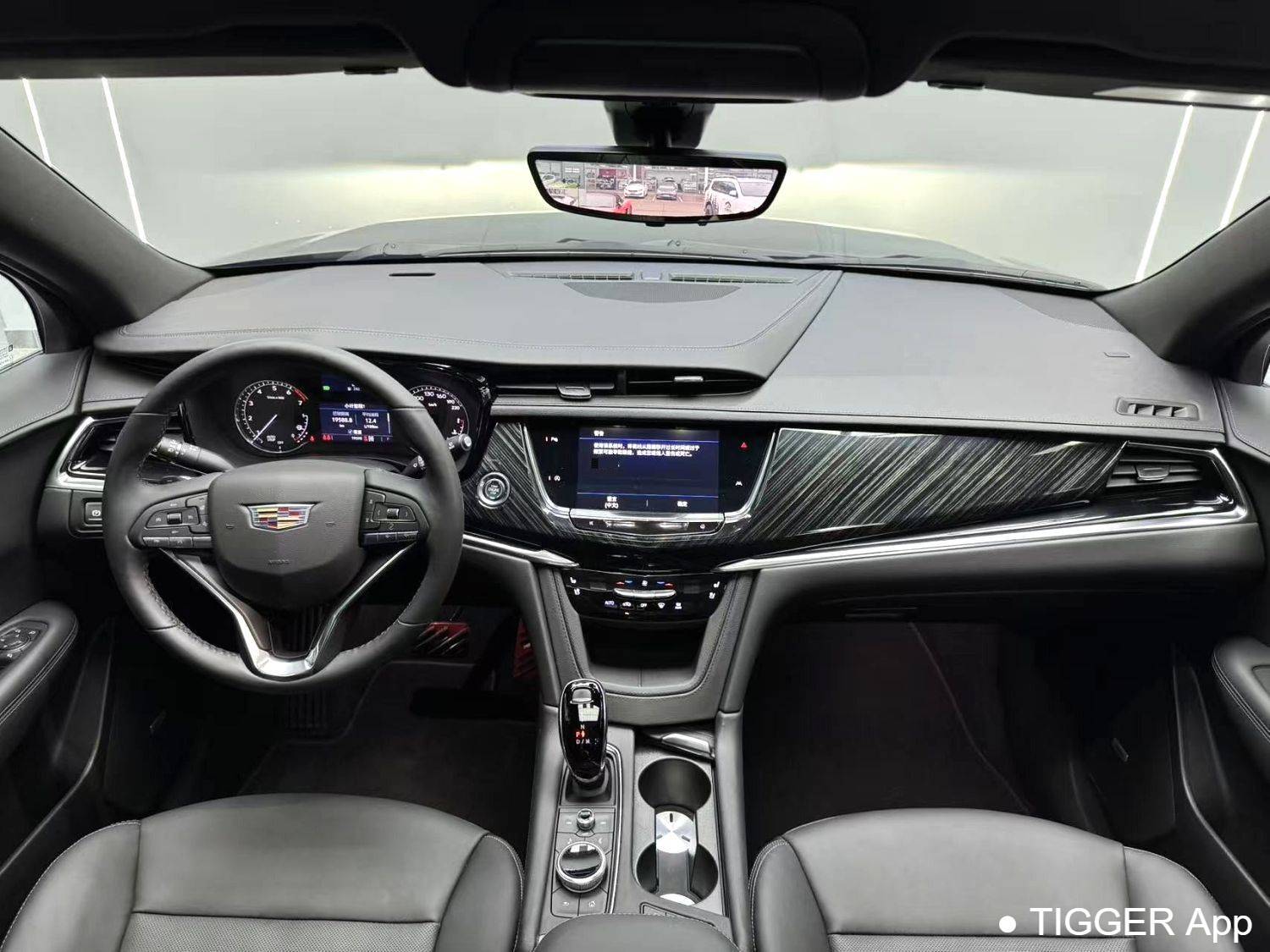 Подержанный CADILLAC 2022 XT6 2.0T Six seater 4WD Luxury Standard Edition
