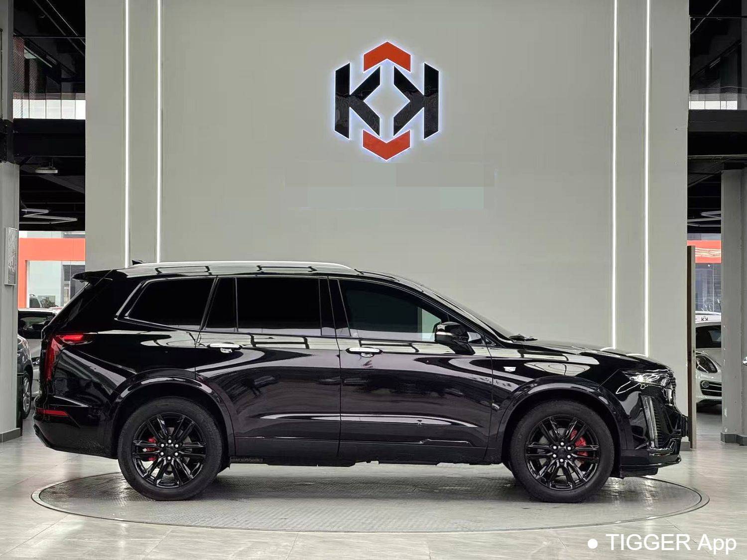 Подержанный CADILLAC 2022 XT6 2.0T Six seater 4WD Luxury Standard Edition
