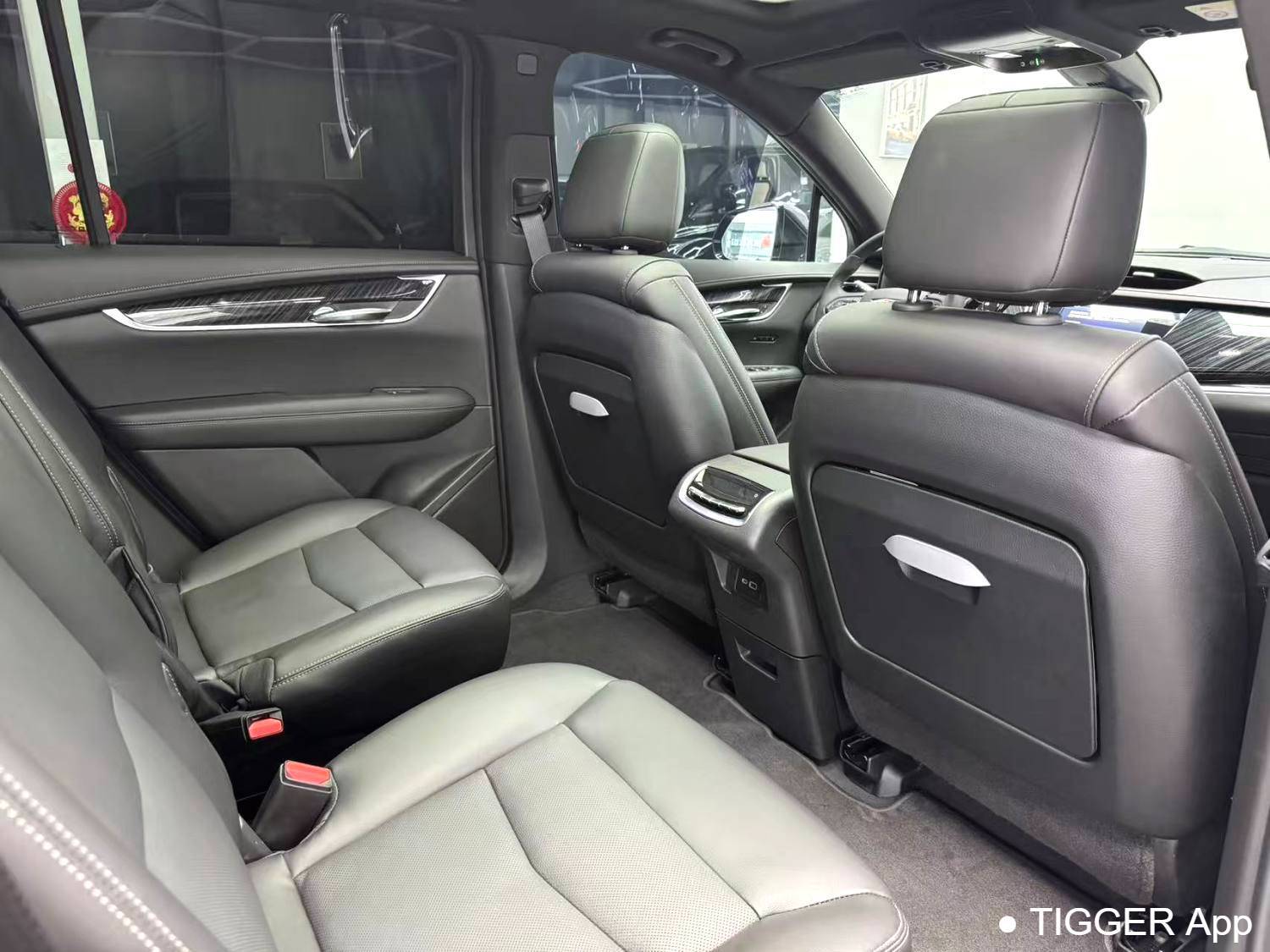 Подержанный CADILLAC 2022 XT6 2.0T Six seater 4WD Luxury Standard Edition
