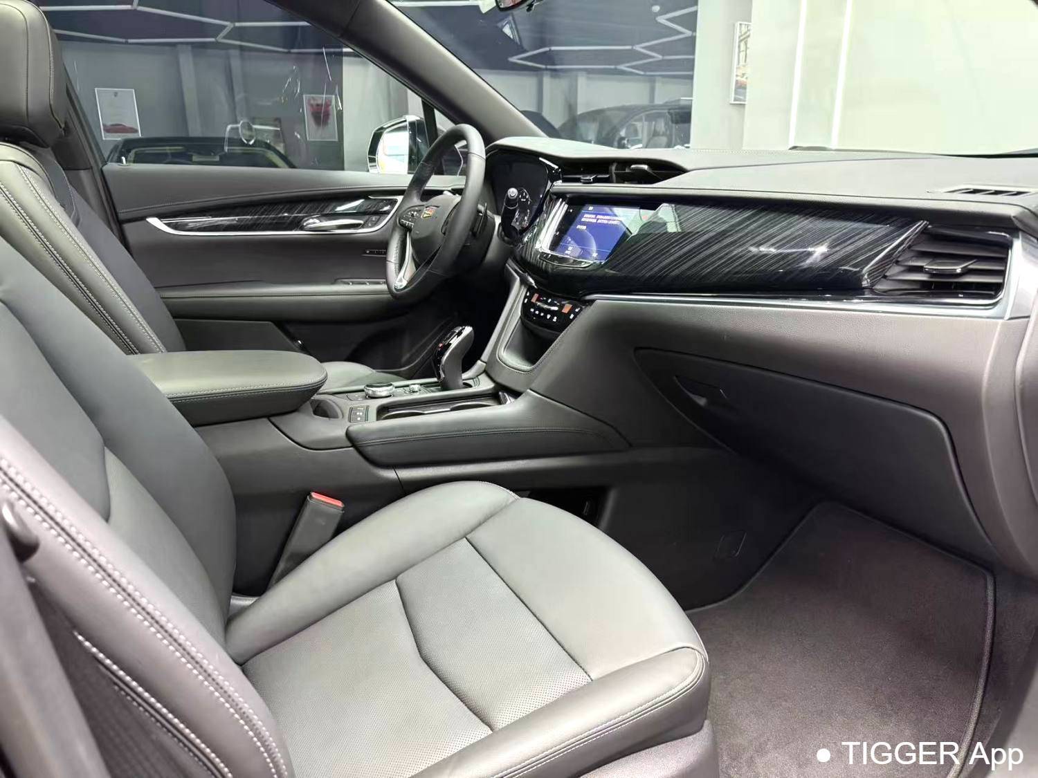 Подержанный CADILLAC 2022 XT6 2.0T Six seater 4WD Luxury Standard Edition