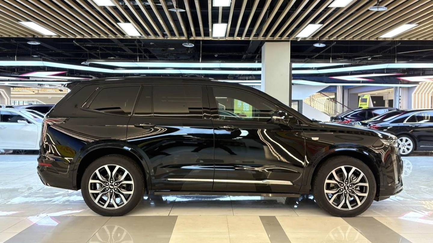 CADILLAC 2022 XT6 2.0T six seater four-wheel drive luxury model