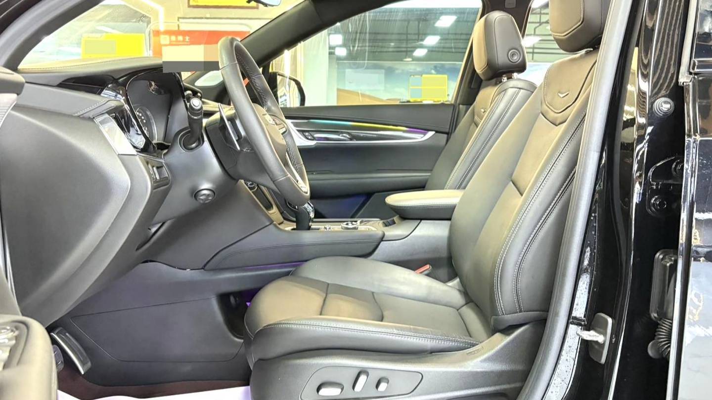 CADILLAC 2022 XT6 2.0T six seater four-wheel drive luxury model
