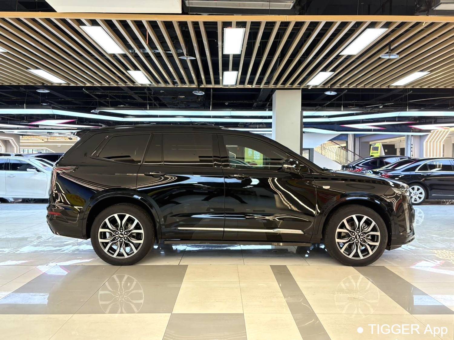 Подержанный CADILLAC 2022 XT6 2.0T six seater four-wheel drive luxury model