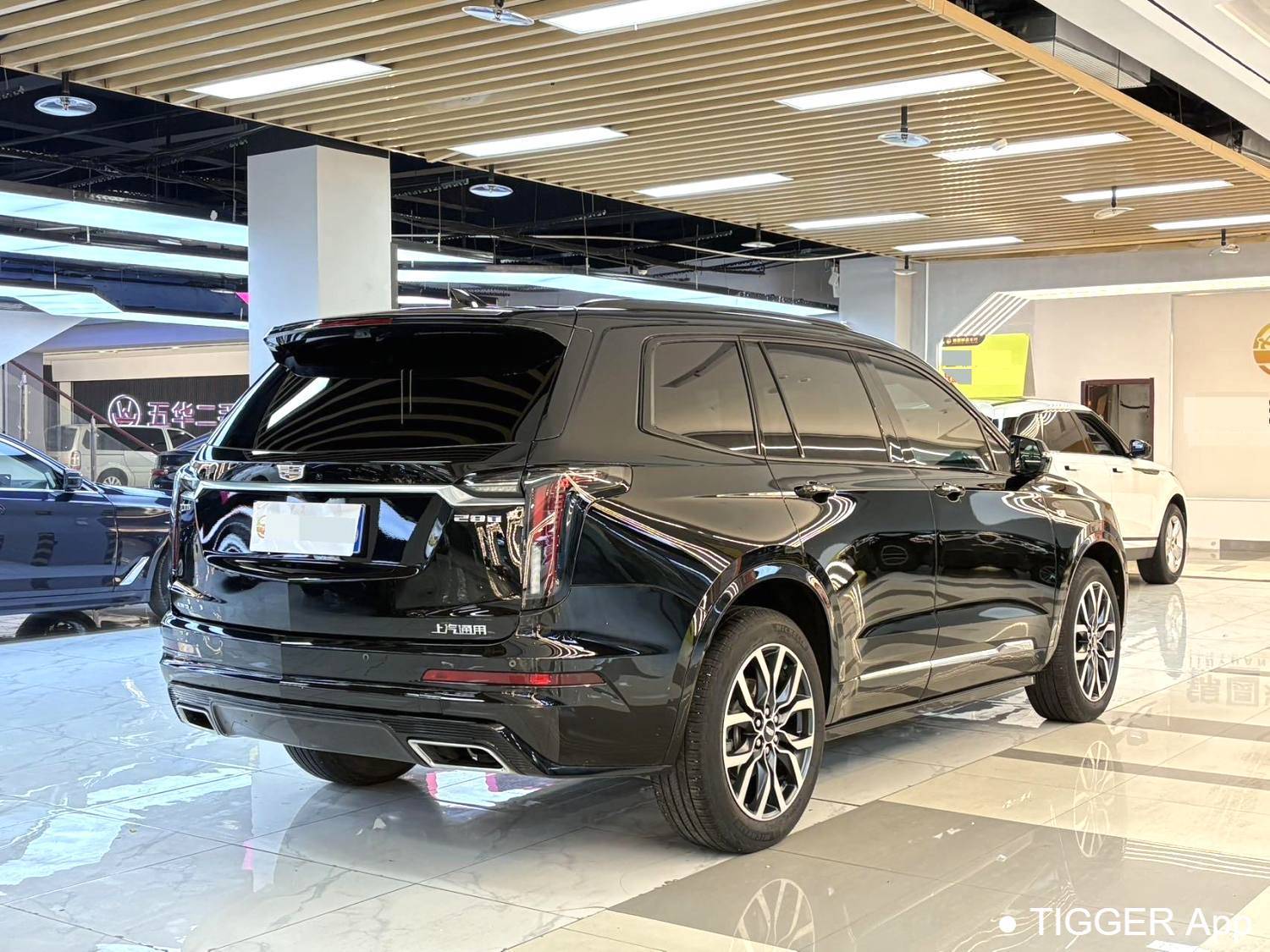 Подержанный CADILLAC 2022 XT6 2.0T six seater four-wheel drive luxury model