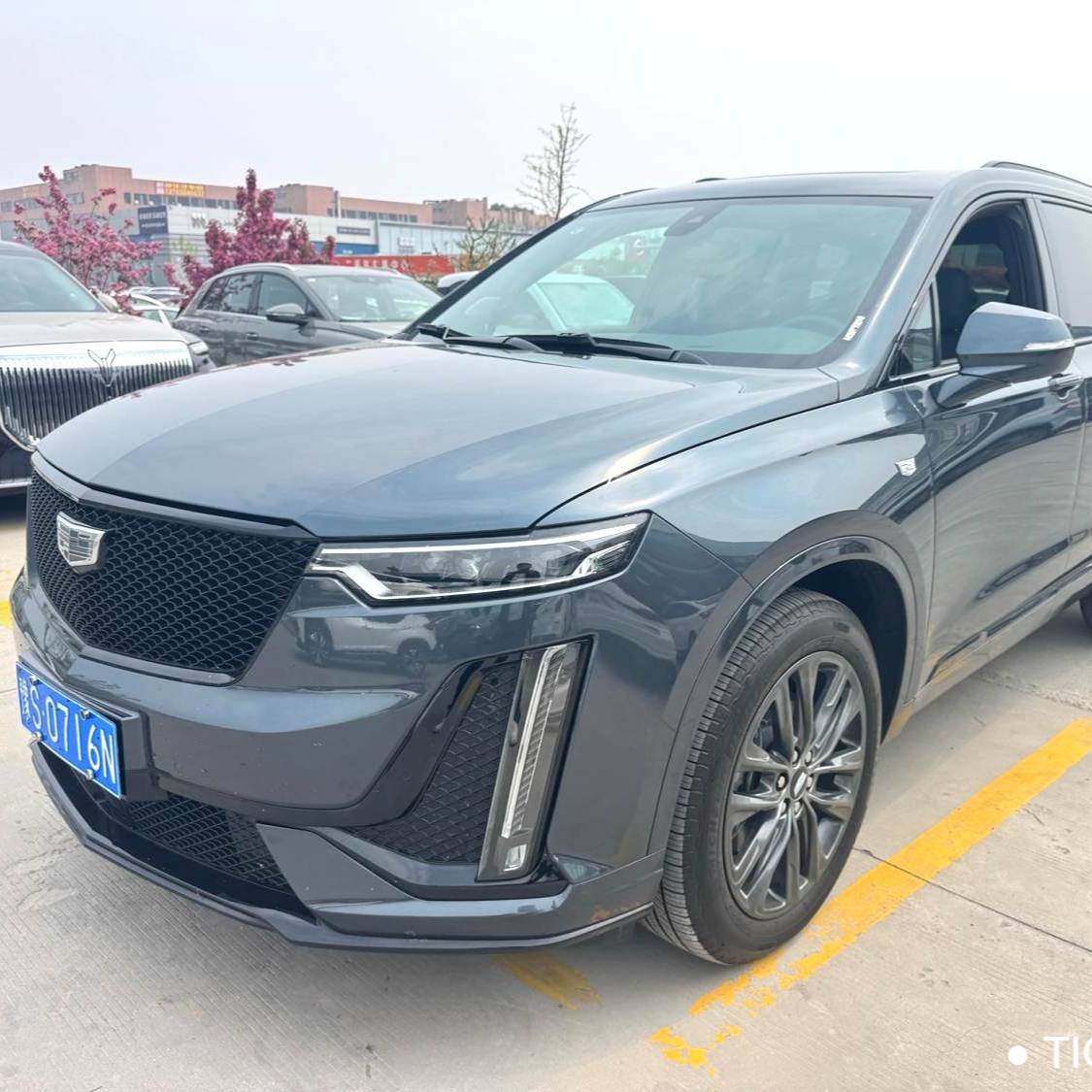 CADILLAC 2025 XT6 2.0T Six seater 4WD Prestige Executive Black Label Edition Подержанный автомобиль