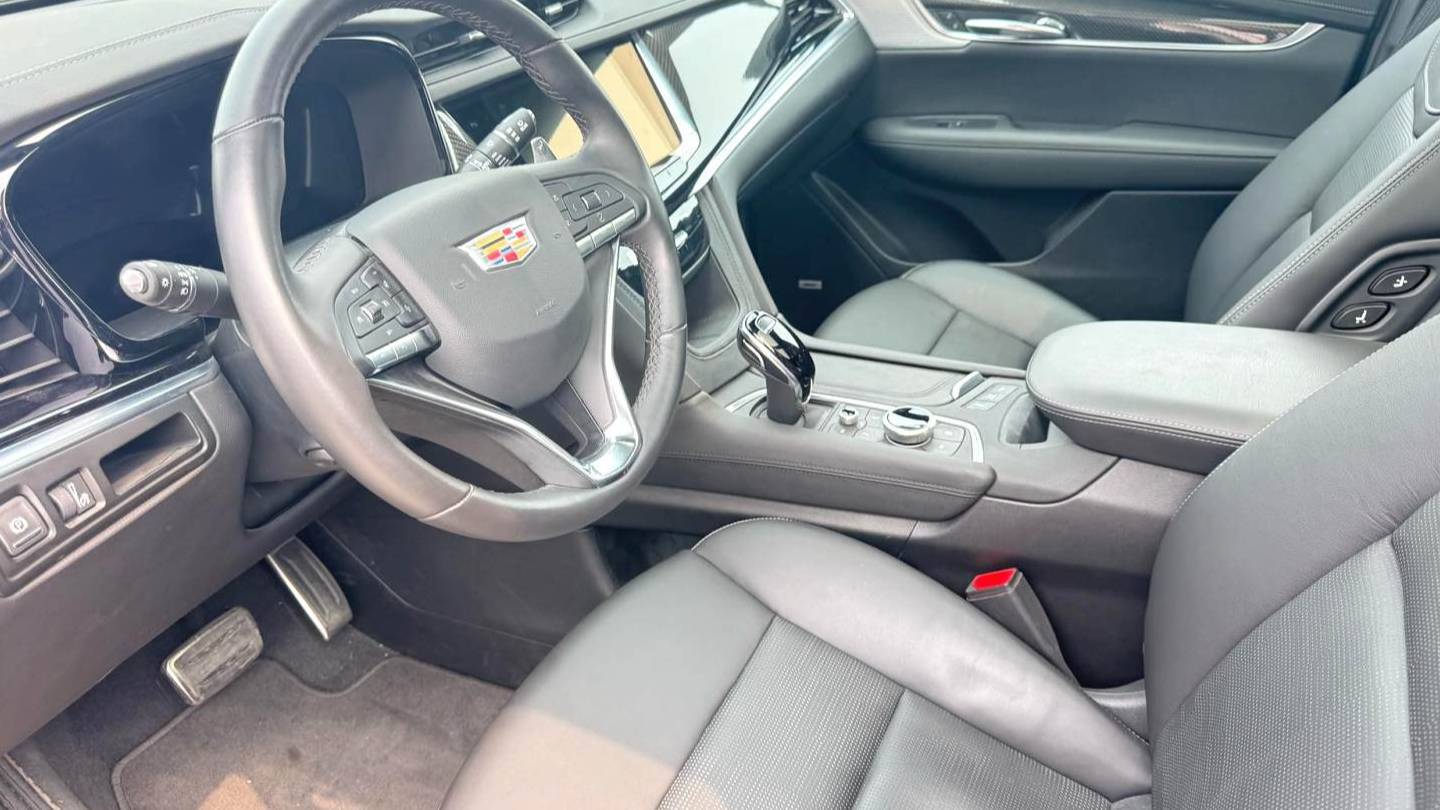 CADILLAC 2025 XT6 2.0T Six seater 4WD Prestige Executive Black Label Edition