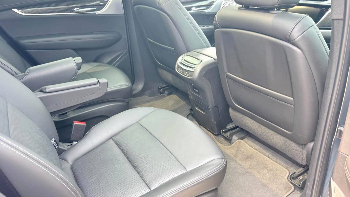 CADILLAC 2025 XT6 2.0T Six seater 4WD Prestige Executive Black Label Edition