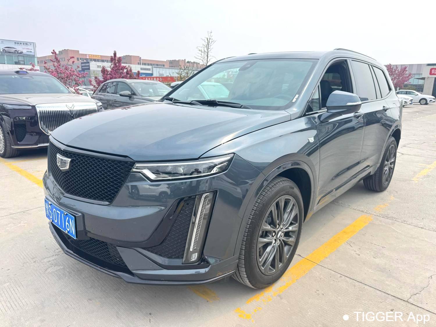 Подержанный CADILLAC 2025 XT6 2.0T Six seater 4WD Prestige Executive Black Label Edition