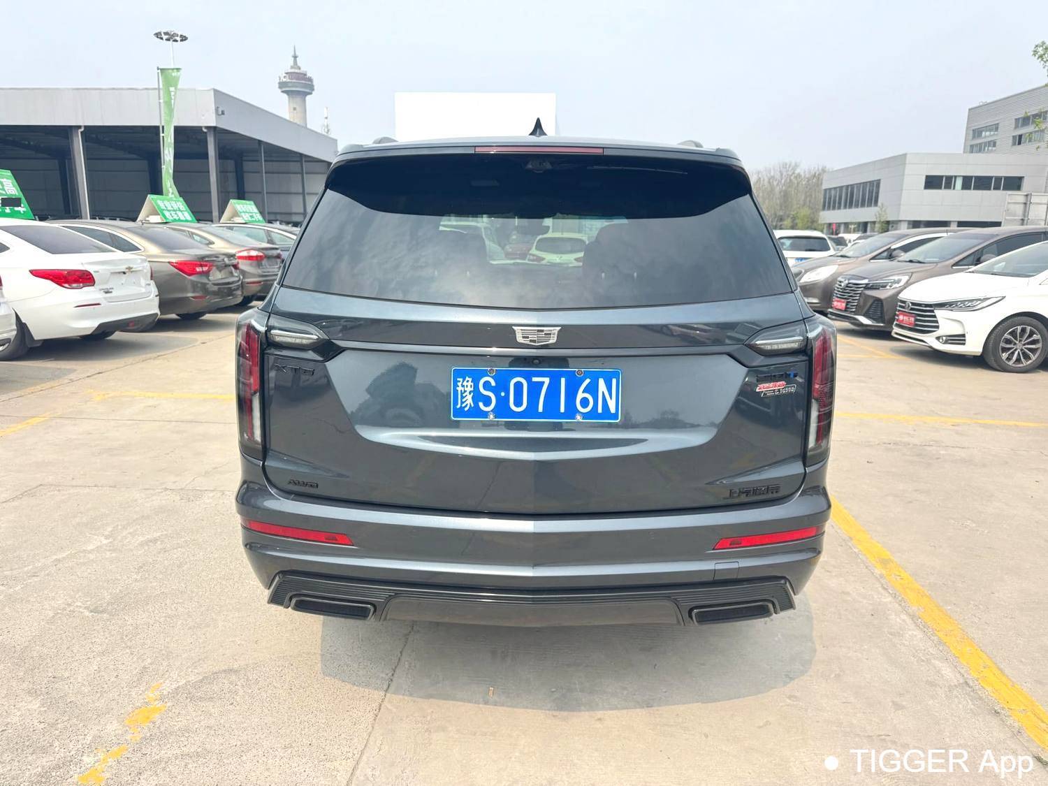 Подержанный CADILLAC 2025 XT6 2.0T Six seater 4WD Prestige Executive Black Label Edition