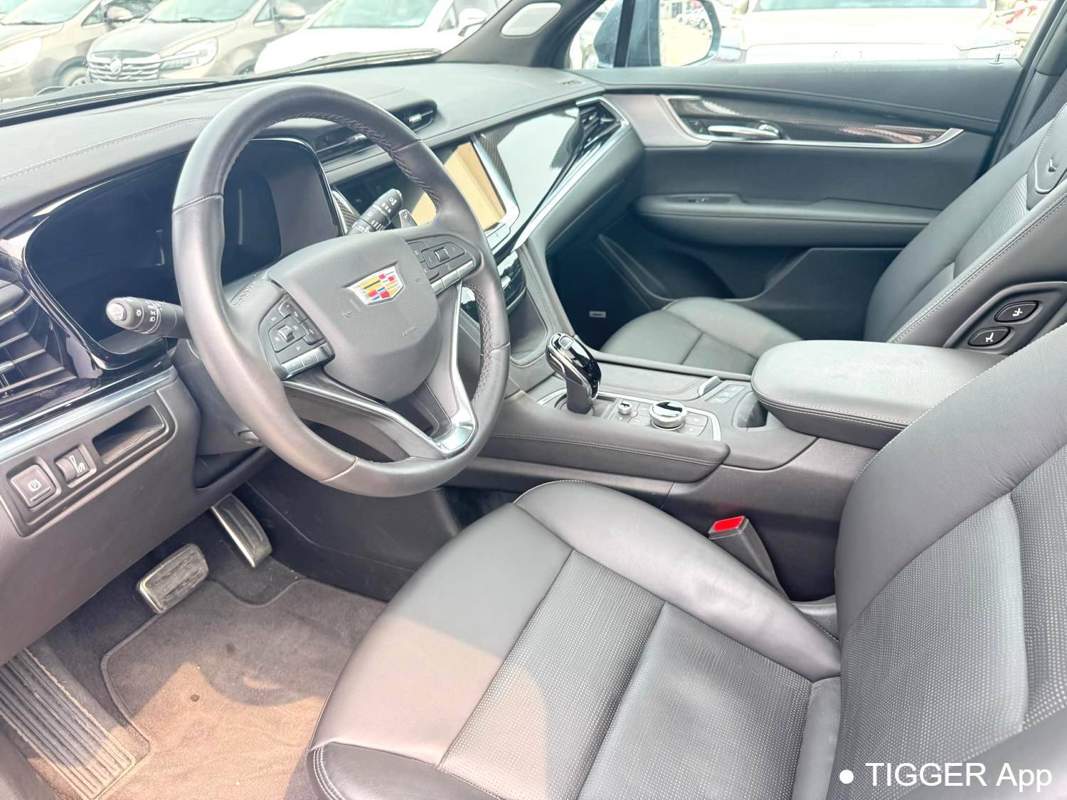 Подержанный CADILLAC 2025 XT6 2.0T Six seater 4WD Prestige Executive Black Label Edition