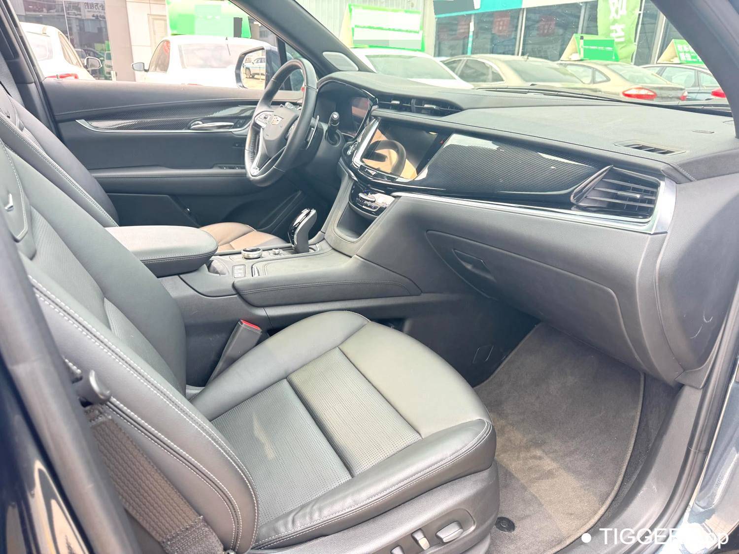Подержанный CADILLAC 2025 XT6 2.0T Six seater 4WD Prestige Executive Black Label Edition