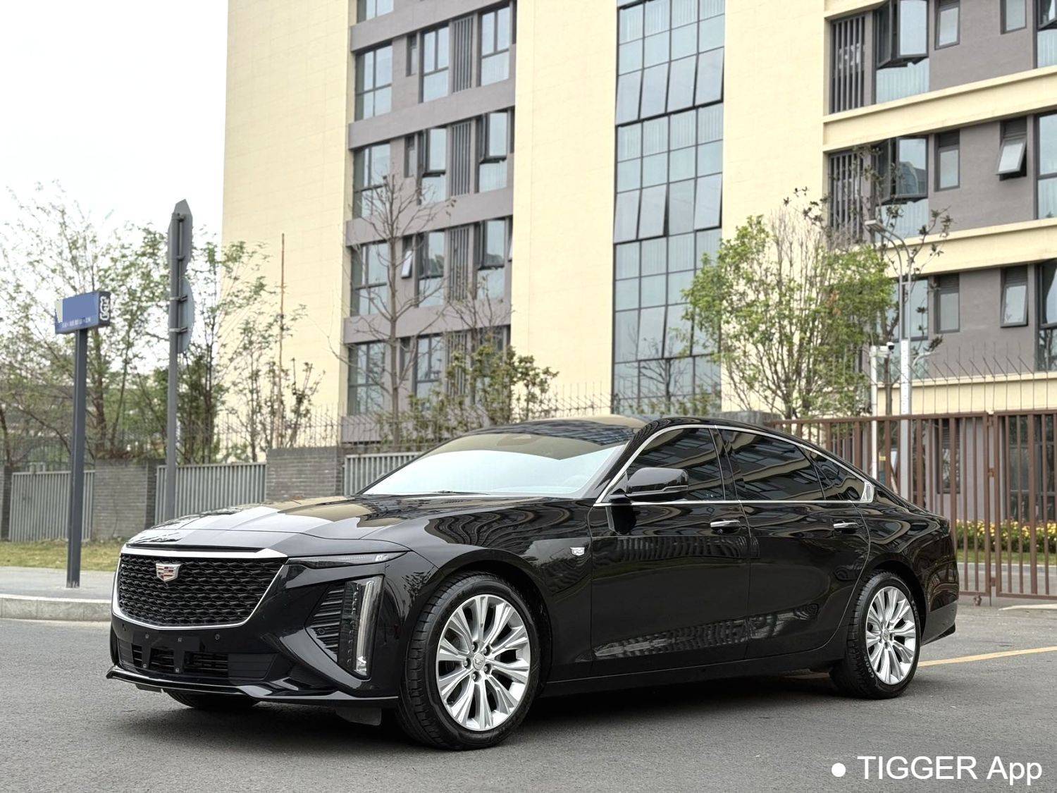 Подержанный CADILLAC 2023 CT6 28T Luxury Model
