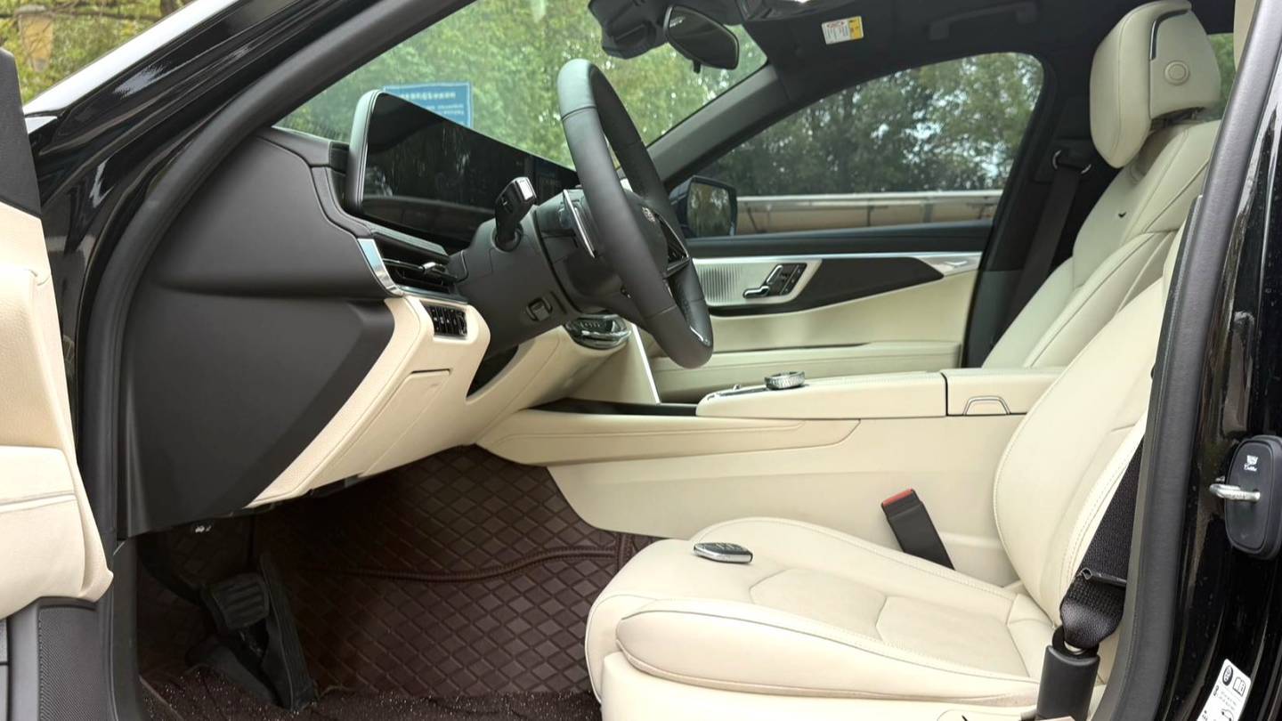 CADILLAC 2023 CT6 28T Luxury Model