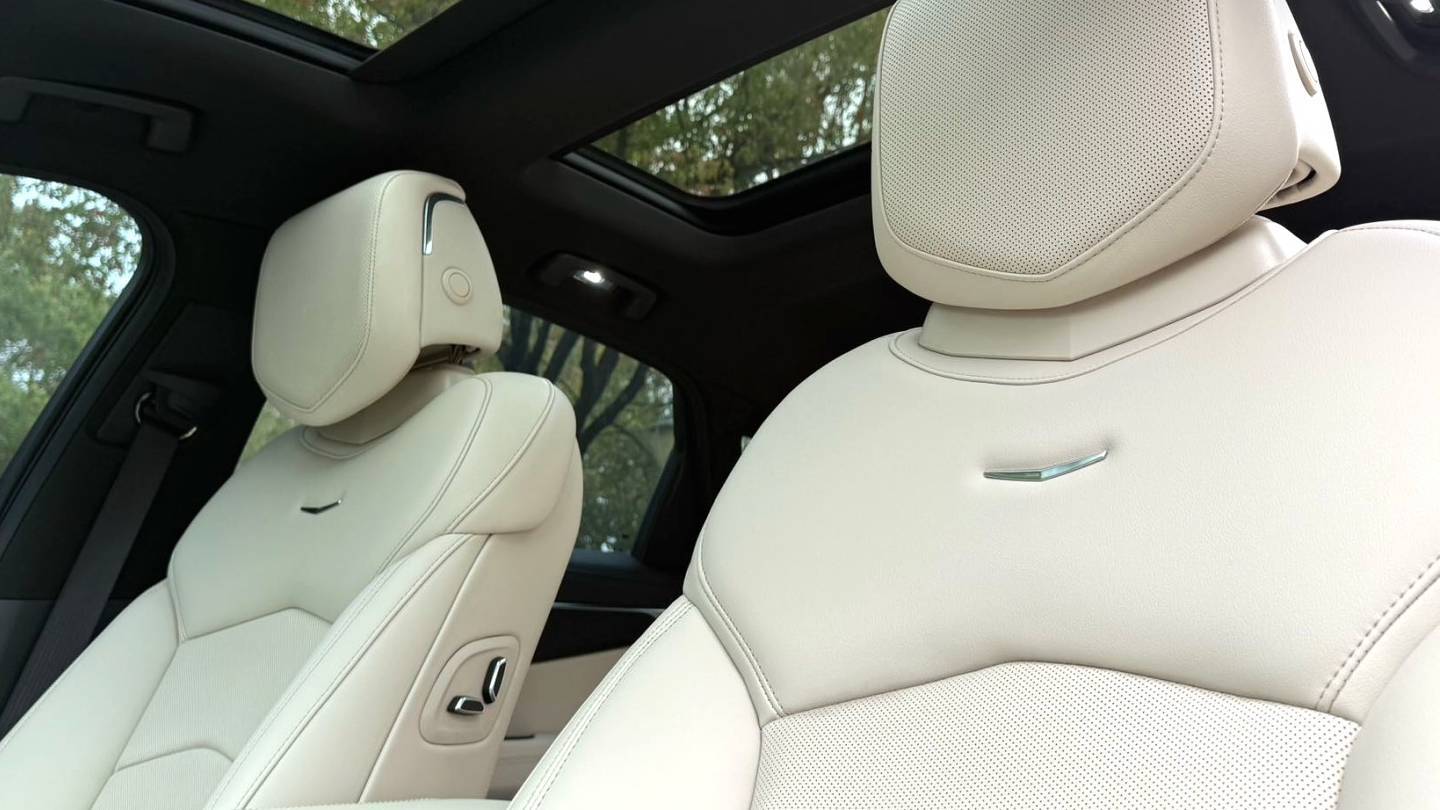 CADILLAC 2023 CT6 28T Luxury Model