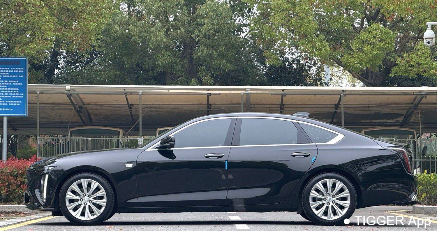 Подержанный CADILLAC 2023 CT6 28T Luxury Model