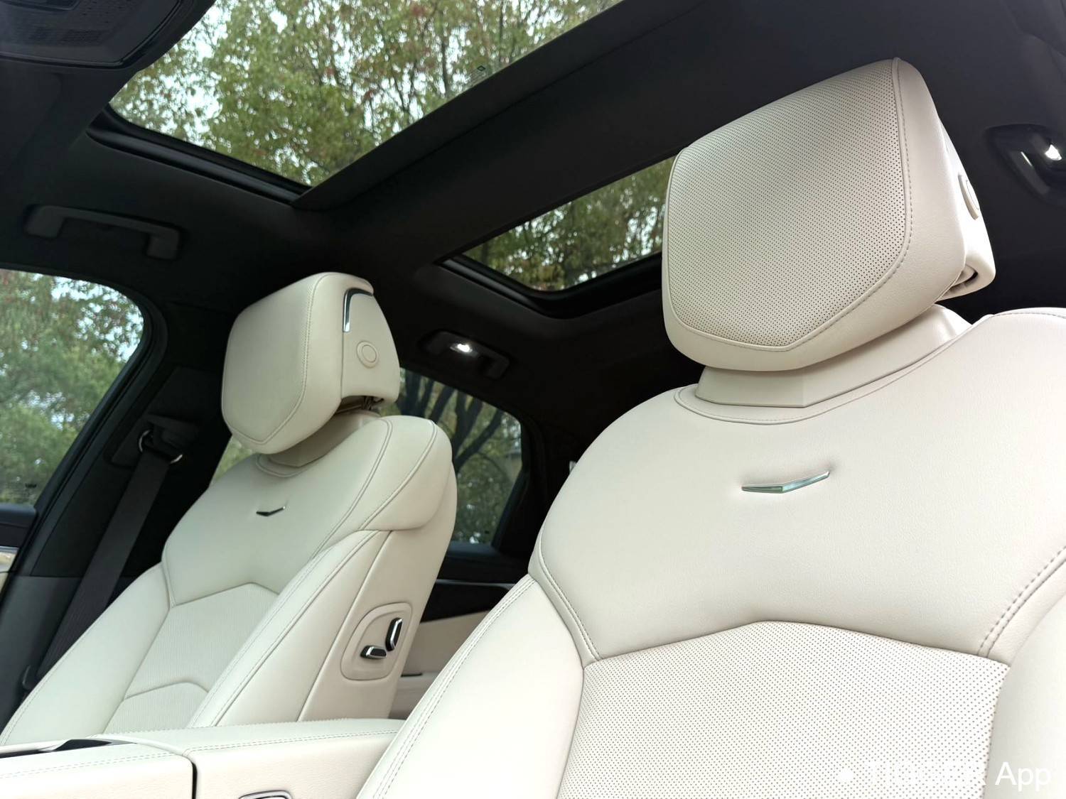 Подержанный CADILLAC 2023 CT6 28T Luxury Model