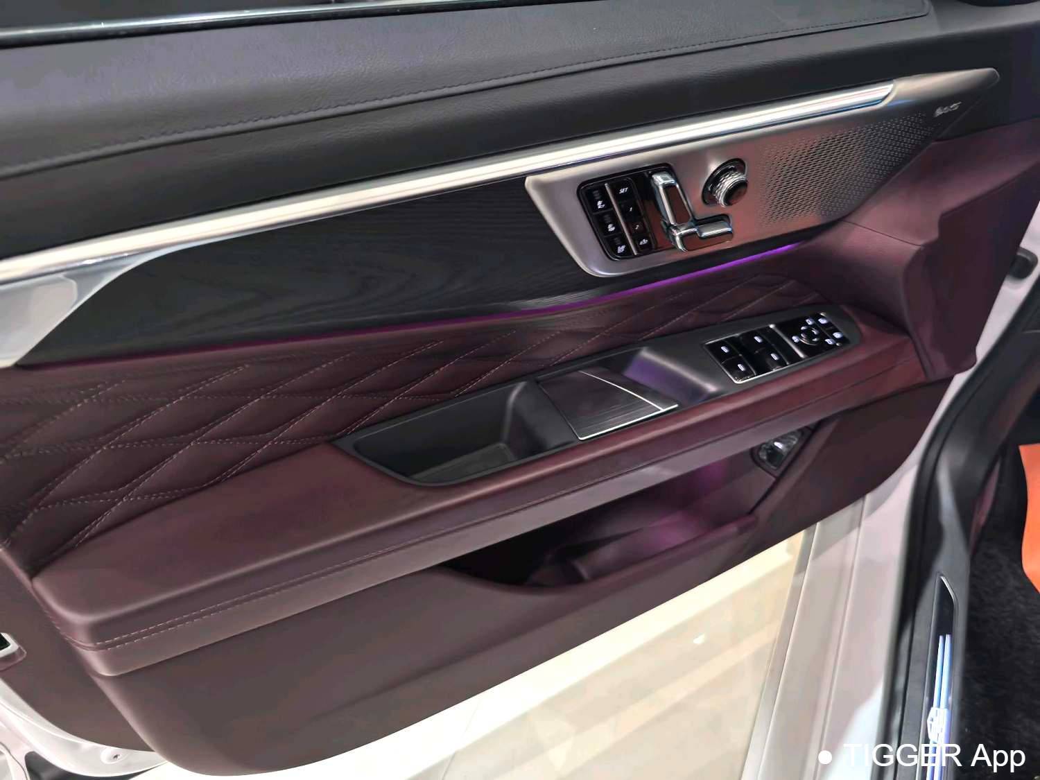 Подержанный CADILLAC 2023 CT6 28T Platinum Edition