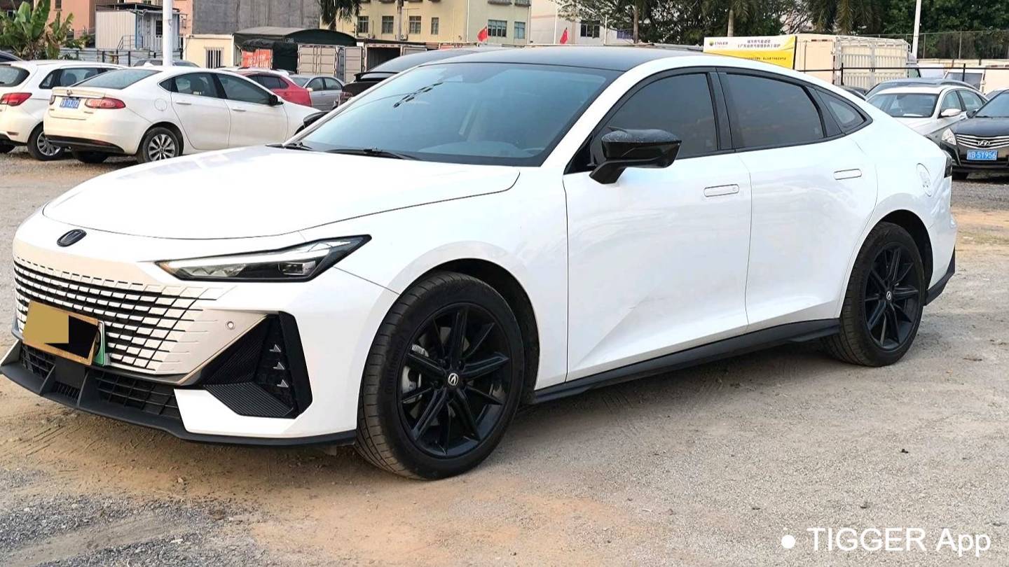 Changan 2023 UNI-V iDD‌ Smart iDD 1.5T 113km Smart Fun Type