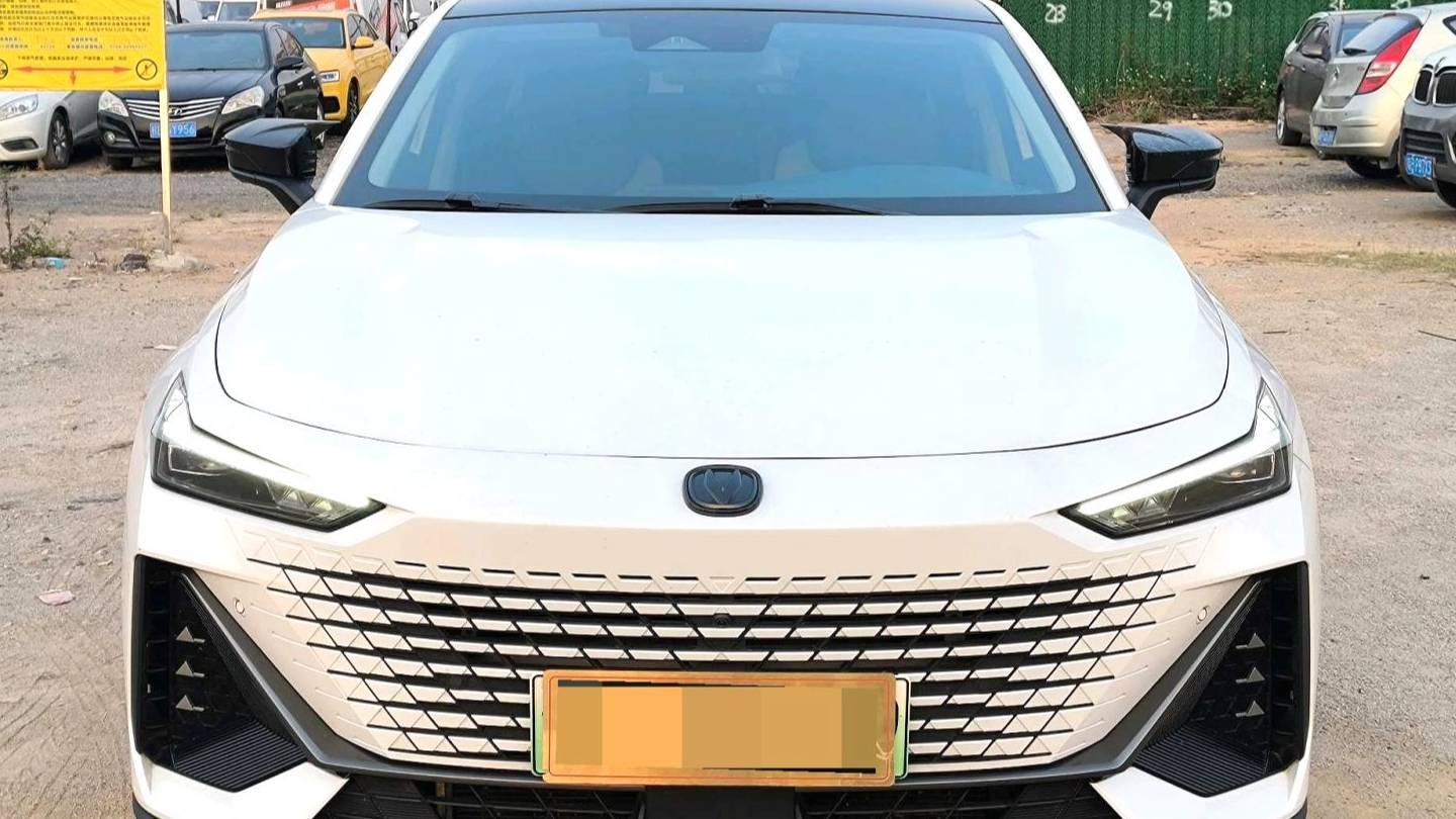 Changan 2023 UNI-V iDD‌ Smart iDD 1.5T 113km Smart Fun Type