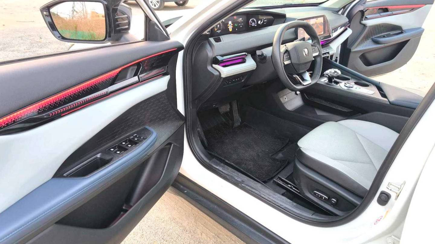 Changan 2023 UNI-V iDD‌ Smart iDD 1.5T 113km Smart Fun Type