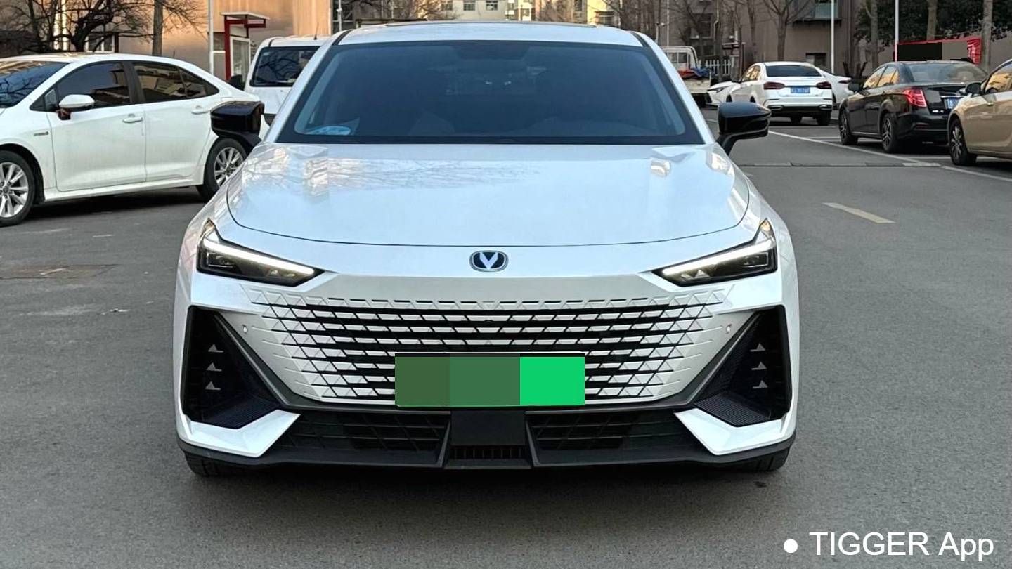 Changan 2023 UNI-V iDD‌ Smart iDD 1.5T 113km Smart Fun Edition (Fast Version)