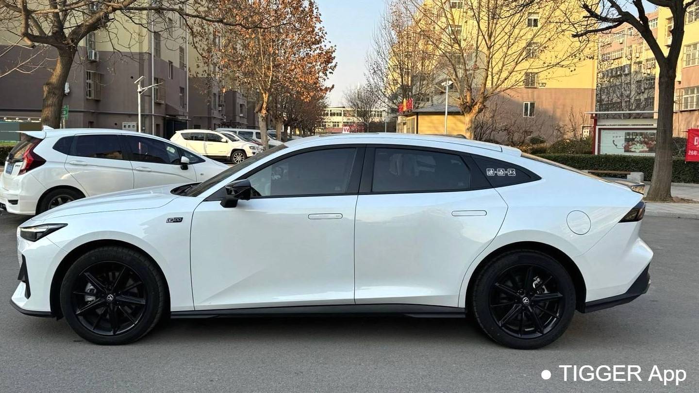 Changan 2023 UNI-V iDD‌ Smart iDD 1.5T 113km Smart Fun Edition (Fast Version)