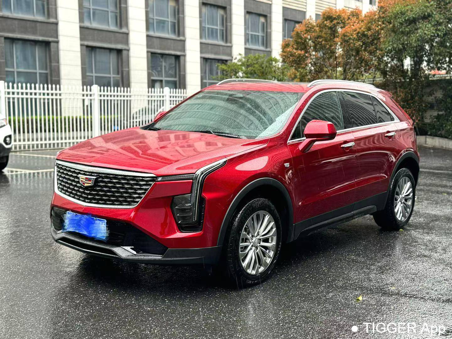 Подержанный CADILLAC 2024 XT4 28T two wheel drive luxury model